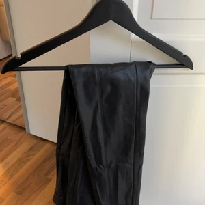 Byxor i skinn från zara. Stl s - Använt 3 gånger 