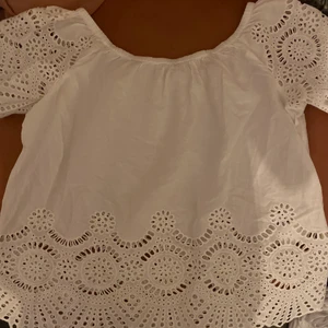 Spets topp! - Fin tröja med spets. Strl S men passar även XS. Nyskick!