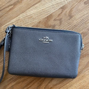 Coach plånbok - Coach plånbok i grå/silver. Super skick!