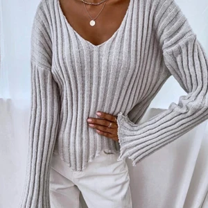 Fin mysig stickad grå tröja - Mjukt material och väldigt snygg