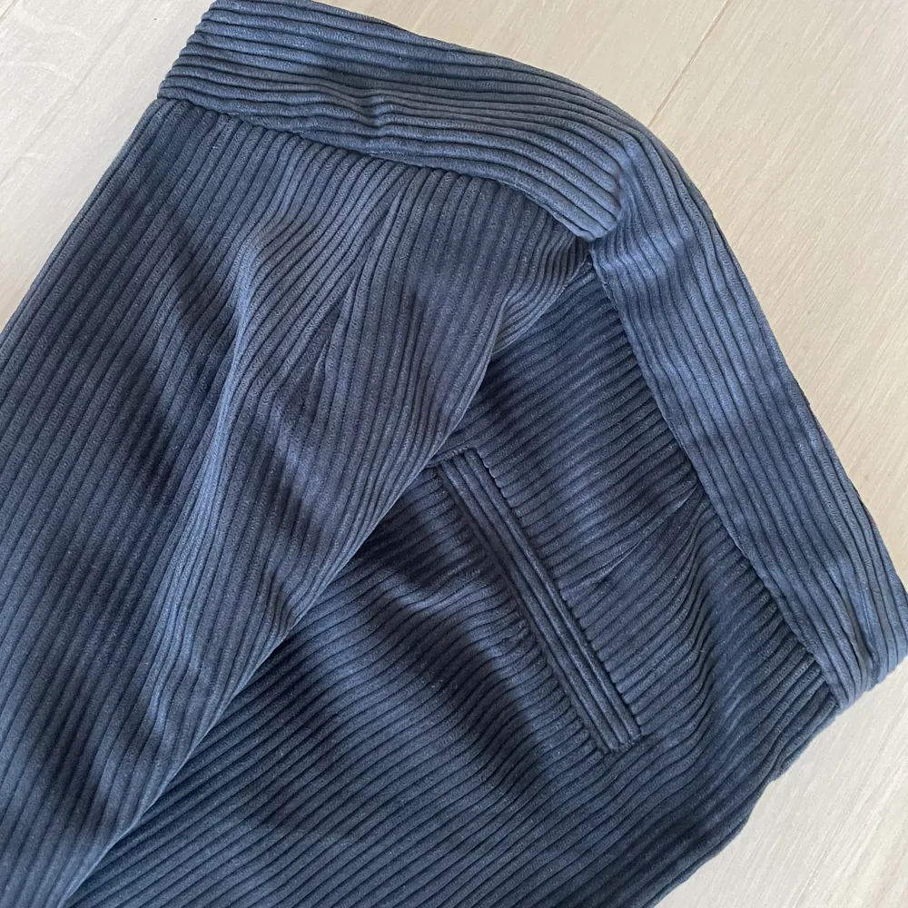 Manchester byxa i svart, Small. Använd 1 gång perfekt skick som nya. Jeans & Byxor.