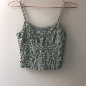 Turkost linne från ginatrecot - Turkost reflat linne från Ginatrecot i storlek XS men passar även S. Använd en del gånger men det är fortfarande i mycket bra skicka. Frakten ingår. 