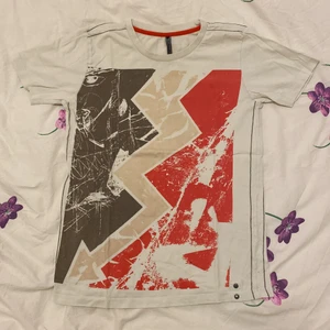 Random t-shirt - Nån random tröja som inte passar, står inte ens vad det är för märke