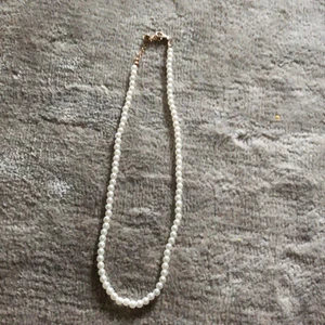Pärlhalsband - Gulligt pärlhalsband i nyskick. 