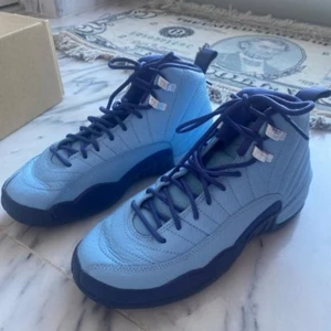 JORDANS 23 - Storlek 37, knappt använda! 