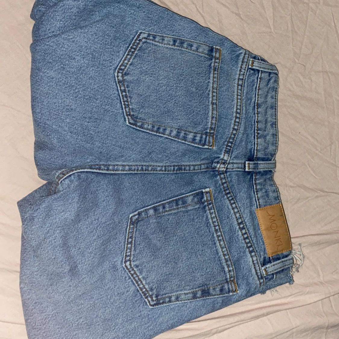 Blåa jeans från monki  - 90