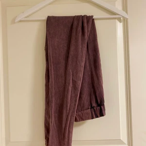 Höga tights! - Burgundy melerade tights med hög midja. (Fläckarna på bilden är på spegeln) stl 32 passar även mig som är en 34a