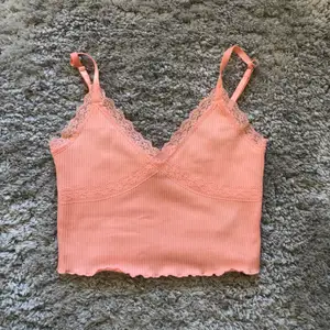 Jättesött rosa linne perfekt till sommaren!!🌸 Väldigt bekvämt med skönt material, aldrig använt💓