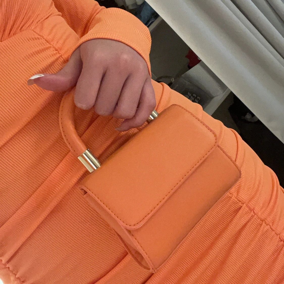 En mini bag i orange  - 90