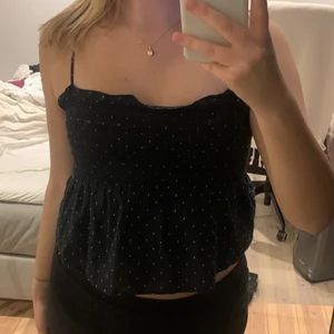 Prickig topp - Superfin prickig topp💕 Vet varken märke eller storlek då jag klippt bort lappen på toppen men skulle säga den är storlek S-M😊