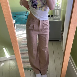 Beiga kostymbyxor - Säljer dessa sparsamt använda kostymbyxor❤️‍🔥