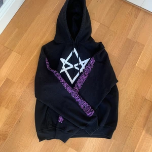Bring me the horizon hoodie - Svart BMTH hoodie (officiell Merch) Storleken stämmer.