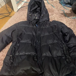 Jacka - Gant jacka, bra skick, tvättar innan postning. Nypris 2000kr. Kom privat för mer info❤️