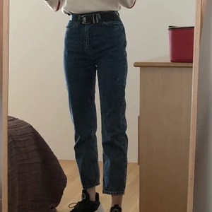 Sandro mom jeans rudie in blue - Sandro jeans. Bought them one year ago, in excellent condition, really good quality. Sadly a little short on me (My height is 178 cm). They are size 36