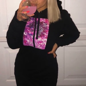 Thecoolelephant hoodie  - Jättefin thecoolelephant hoddie, lite urtvättad men inget som märks så mycket annars jättebra skick. Spårbar frakt    (Första bilden är lånad)