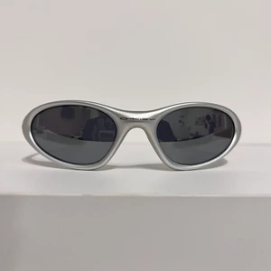 Oakley Minute - Vintage Sunglasses - New from old stock! Vintage sunglasses from 90s marked Oakley, mid Minute. Made in USA. Choose Aspect for your vintage sunglasses. Size: 55-20-135