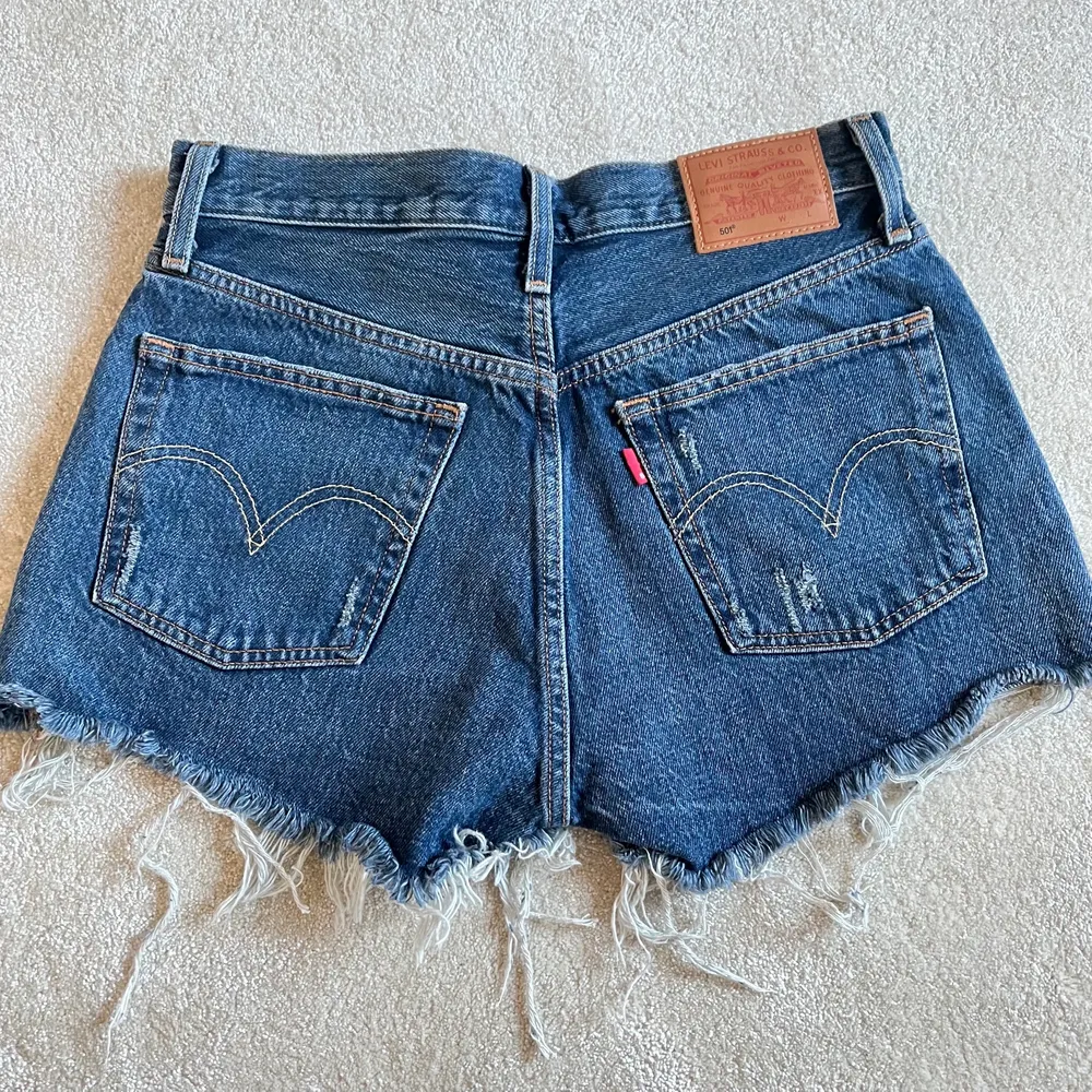 Såå coola jeansshorts från Levi’s!!🦋⚡️ Storlek 25!⭐️❤️. Shorts.
