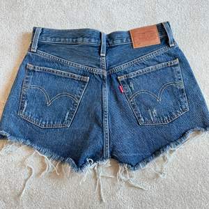 Såå coola jeansshorts från Levi’s!!🦋⚡️ Storlek 25!⭐️❤️