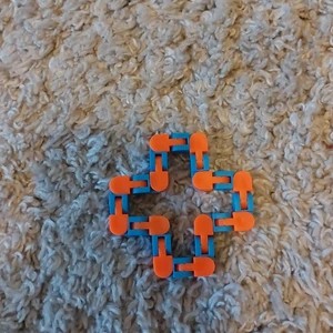 Inget - Detta är en fidgetoy jag säljer eftersom att jag inte har  någon användning för längre. Den är väldigt skön att hålla på med när man är stressad!❤ väldigt rolig att hålla på med!!❤