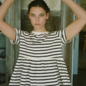 Randig tröja  - Super söt tröja från zara som inte sälj längre. Använt en gång och är därav i mycket bra skick. Köpare står för frakt 🚚 