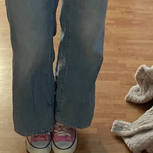 Rosa converse stk 36 - Säljer mina rosa converse i storlek 36. Dem är mycket bra skick trots att jag själv köpte dem second hand. Säljer pga av att dem var för små för mig. 