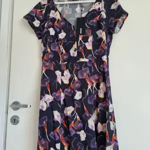 Super easy dress to just thought on ans go take over the world. This dress is drand new still with tags!
