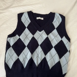 Väst - Säljer blå väst från shein som jag tyvär inte tycker om längre. I storlek 152💙