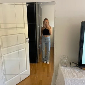 Rowe jeans weekday - Säljer mina jeans i modellen Rowe från weekday, då dem endast är använda ca 5 gånger. Frakt ingår inte i priset!!💕