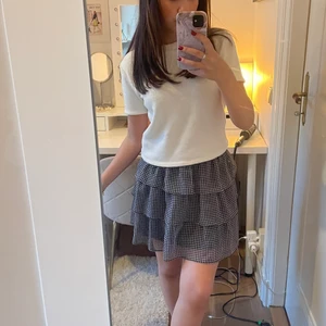 Rutig kjol - Jättesnygg volangkjol från hm, helt slutsåld❤️‍🔥