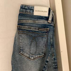 Säljer dessa Calvin Klein jeans då de är för små i storleken W25 L32