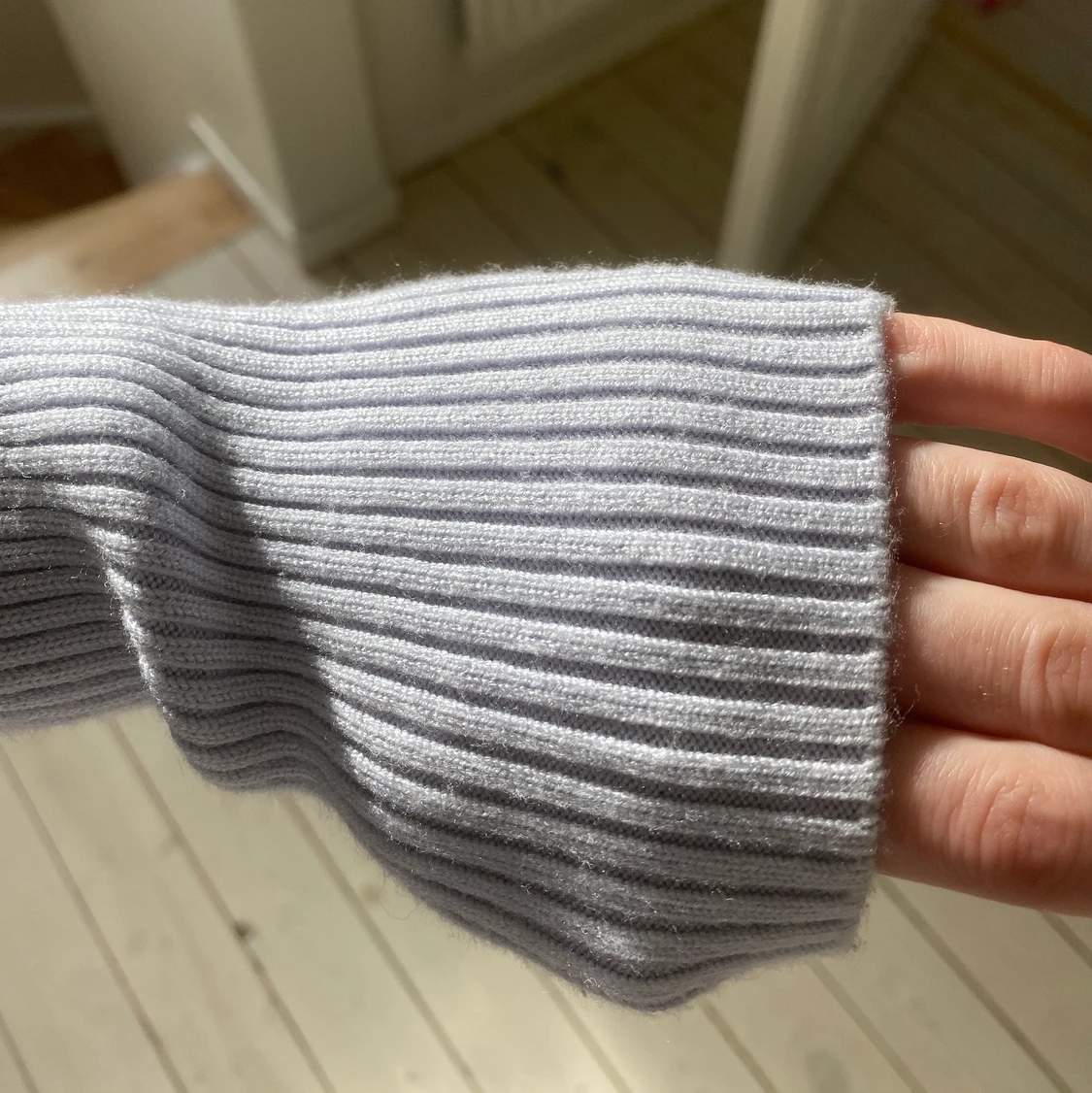 Blå stickad tröja - 91