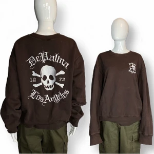DePalma LA Hoodie - DePalma Los Angeles hoodie med dödskalleprint. I fint skick! Storlek XXL. Mått: Axel till axel 57cm, armhåla till armhåla 65cm, ärmlängd 64cm och längd 70cm. Fri spårbar frakt. 
