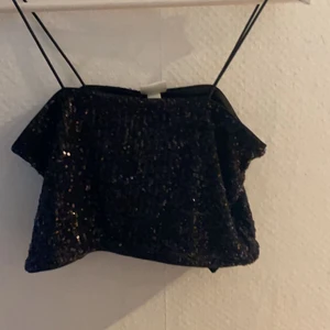 Liten glittrig topp - Fint litet linne i strl s passar perfekt till fest