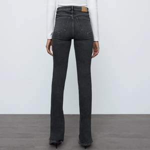 Snygga jeans från Zara. Kommer sällan till användning tyvärr då de söker ny ägare. Köparen står för frakt! 🖤