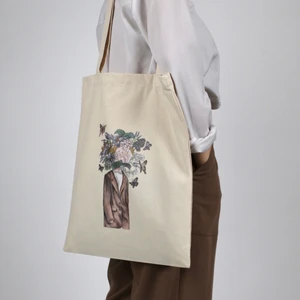 Tygkasse  - Riktigt snygg och tålig tygkasse från MyTote UF av återvunnet material! Unikt tryck designat av en kvinnlig konstnär från Göteborg!💜🌾  Finns flera i lager!!