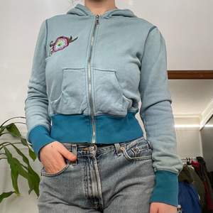 Gullig y2k zip up hoodie, köpt secondhand, mycket bra skick 🌸🧿 storlek M, passar som S