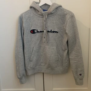 Champion hoodie i gott skick - Betalas med swish! 