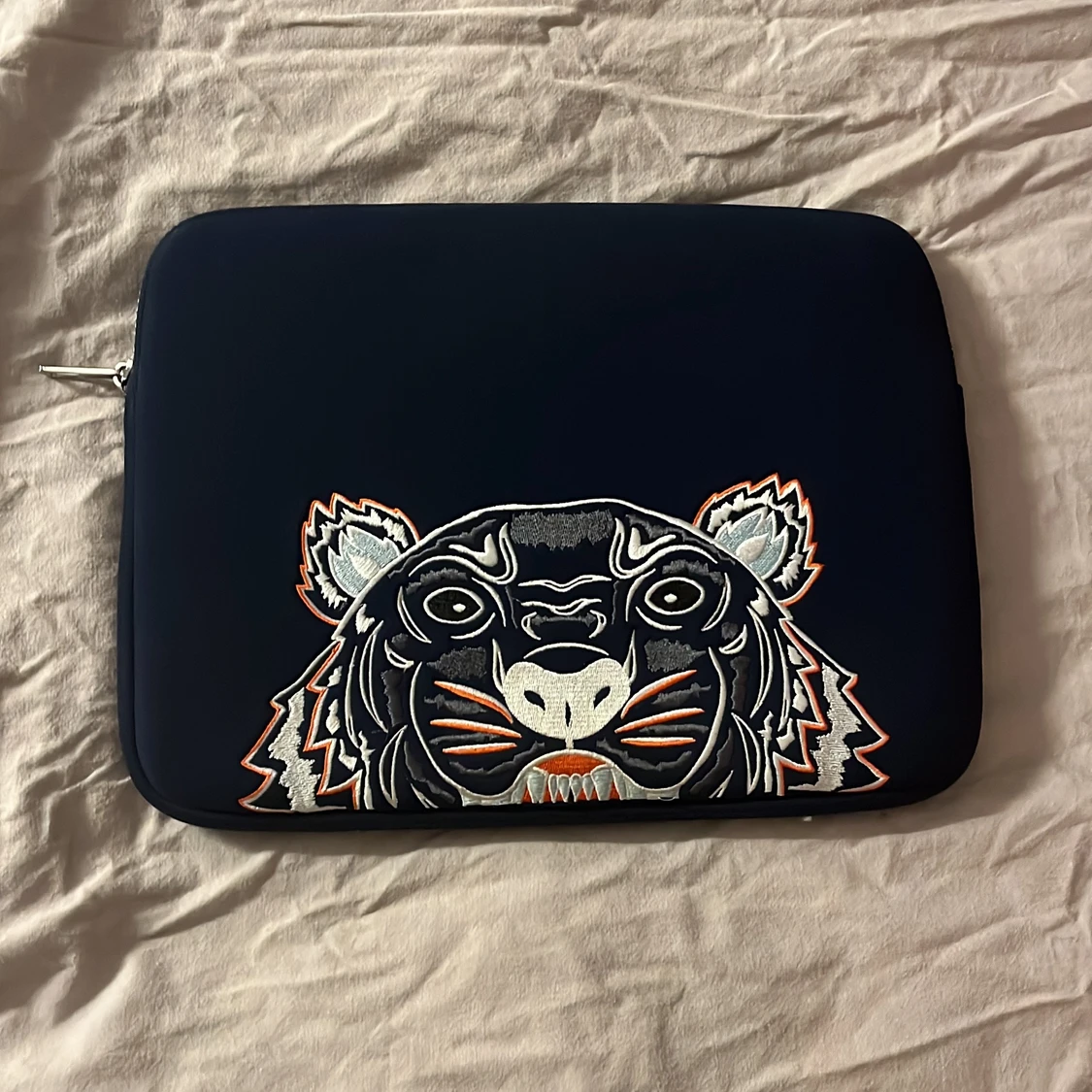 Kenzo Datafodral
