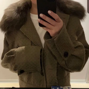 Meotine jacka - Har en annan annons om denna jackan men för att göra de mer tydligt säljer jag denna jackan direkt för 2300 plus frakt!❤️ skriv vid mer frågor! (Egen bild)