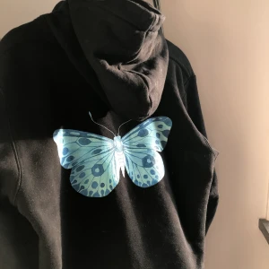 The cool elephant hoodie  - ” viventem” hoodie från the cool elephant!