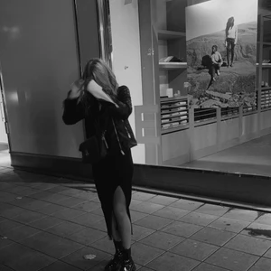 Stickad kjol - Så skön och stretchig stickad kjol från Moa Mattsons kollektion med nakd, passar till både fest och vardag. Buda från 150