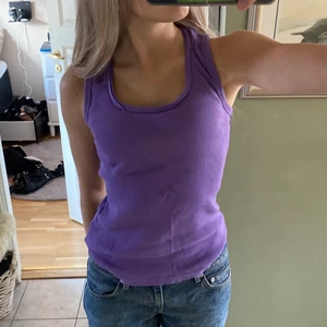 Lika linne - säljer då jag inte använder linnen ofta, ljuslila tanktop/linne i storlek small