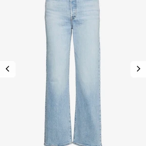 Levis ribcage jeans  - Säljer dessa superfina Levis jeans i bra skick! Storlek W:26 L:27. Nypris 1200 jag säljer för 300kr. Kontakta mig för fler bilder. 