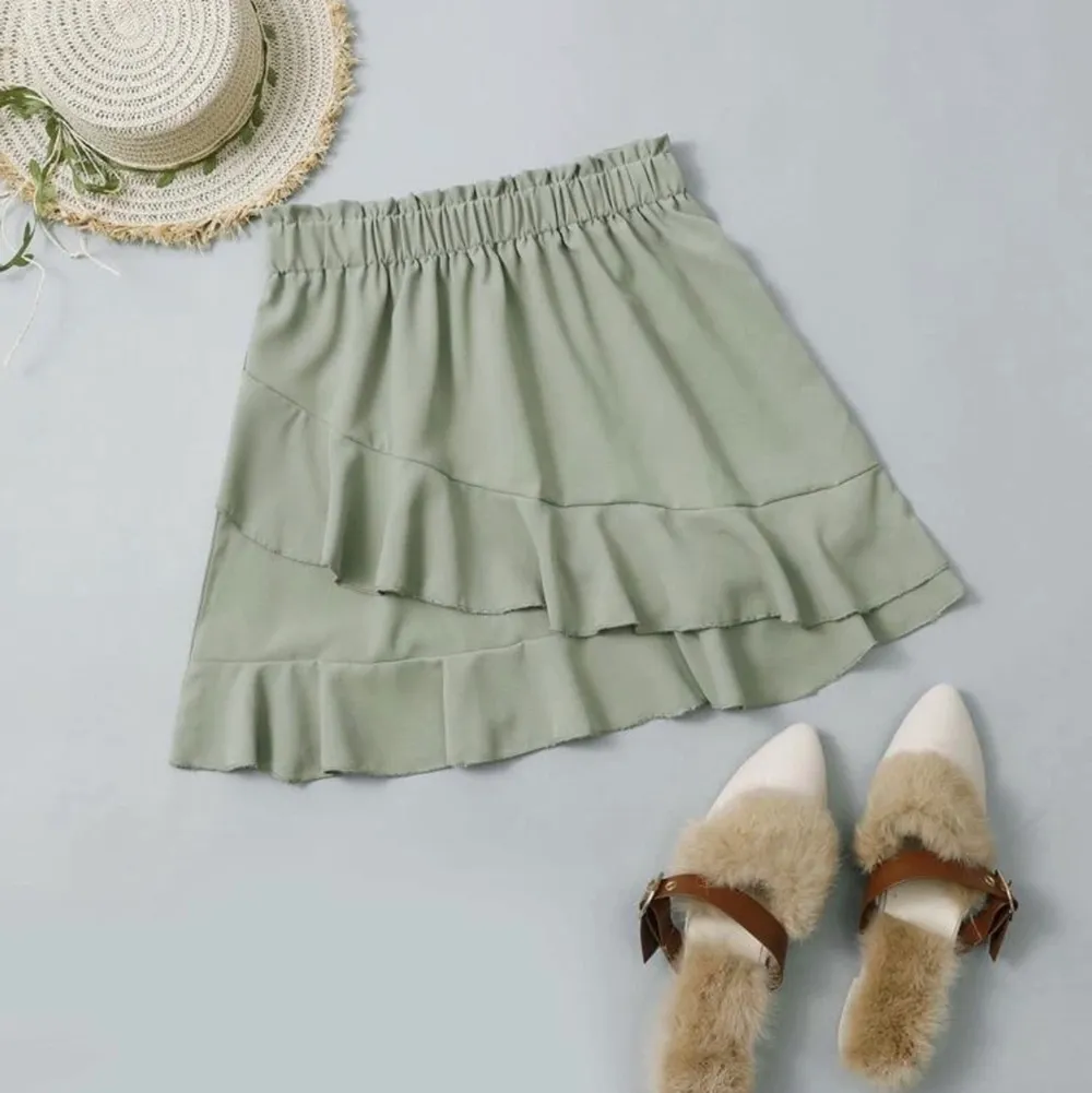 Grön volang kjol shein, aldrig använd fint skick ❤️. Klänningar.