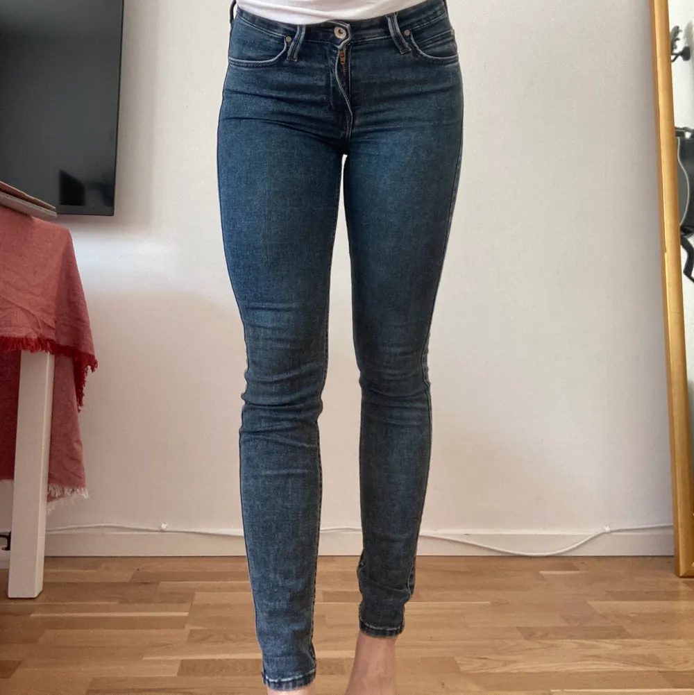 LEE jeans i modellen JODEE i storlek W24/L31. Har några år på nacken men är i gott skick. Säljes pga att jag inte använder dem 💕. Jeans & Byxor.