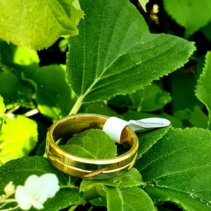 Silver och guld ring av rostfritt stål - Guld och silver ring av rostfritt stål, storlek 20, diameter 18mm, den färgar inte av eller gör dina fingrar gröna eftersom de är gord av stål.