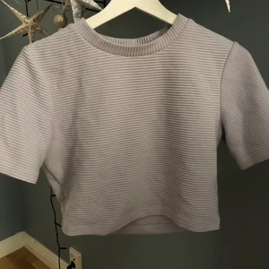 topp - söt topp i lila från nakd i strl 38 :)) 