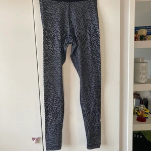 Prickiga träningsbyxor - Snygga långa Nike PRO byxor