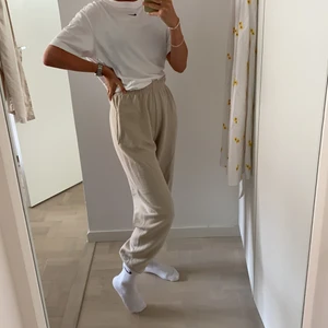 Beige mjuksbyxor  - Frakt tillkommer 