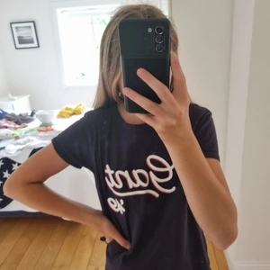 Gant tröja  - Superfin tröja som nästan aldrig är använd så fint skick. Nypris 349kr